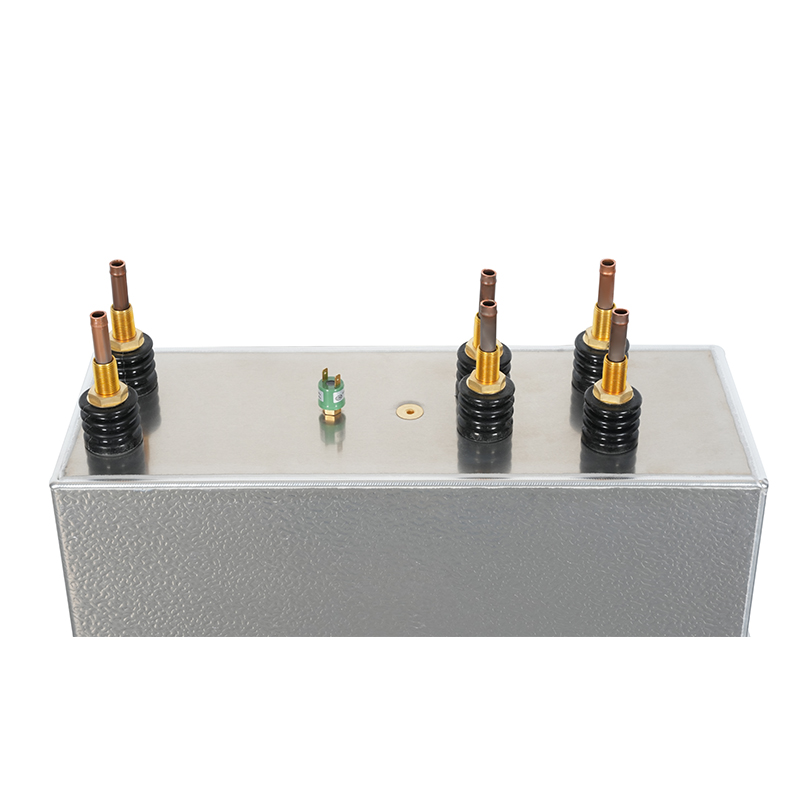 RFM 3300V 7350KVar 1500Hz 금속 필름 가열 커패시터의 부스바 형상에 대한 전자기 분석
